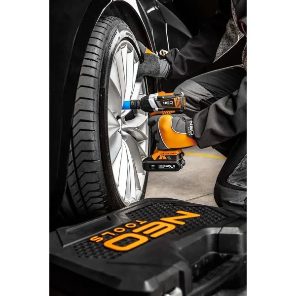 Masina de insurubat, cu impact, cu 2 acumulatori 2 Ah, incarcator 18 V Li-ion, accesorii, 200 Nm, 1/2", NEO