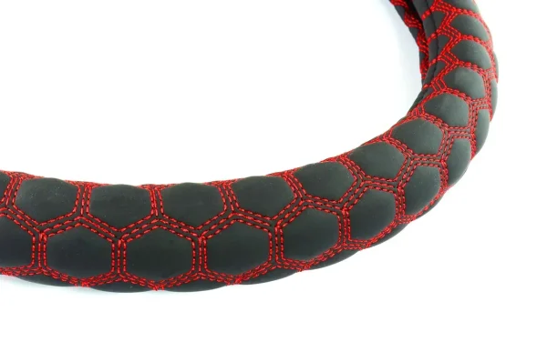 Husa volan cu cusatura rosie model Hexa SWC-23-M (37-39cm)