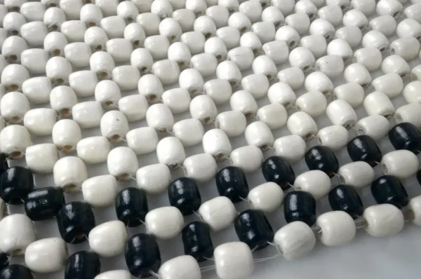 Husa auto cu bile de masaj din lemn (alb cu negru)