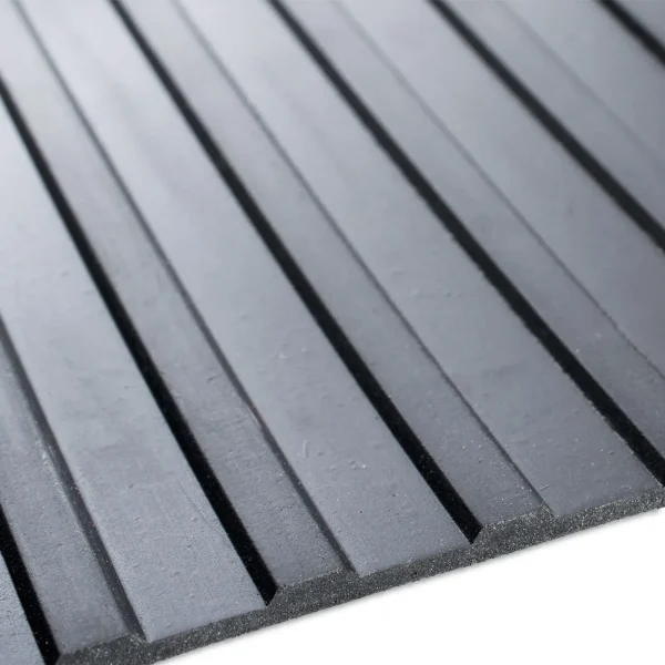 Covor Antiderapant din Cauciuc, Linoleum din Cauciuc pentru Protectie Podea Auto - model STRIATII MARI