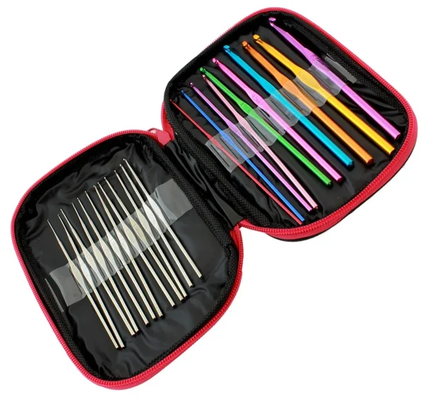 Set 50 piese pentru crosetat in husa din piele ecologica, un cadou perfect pentru pasionații de crosetat sau broderie