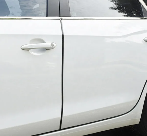 Banda flexibila pentru protectie contur portiere auto, profil "U", lungime 5m, culoare Neagra