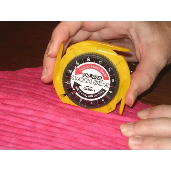 Cutter cu disc reglabil si ajustabil pentru taieri exacte, OLFA