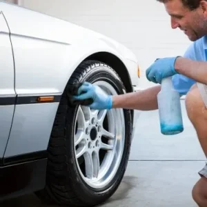 Solutie intretinere, revitalizare si innegrire anvelope cauciuc, 750ml, cu pulverizator