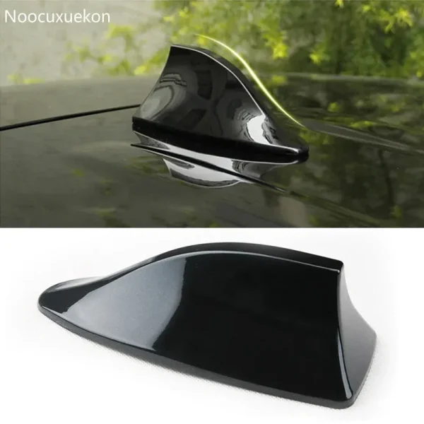 Antena auto activa AM - FM tip "SHARK TAIL" culoare NEGRU