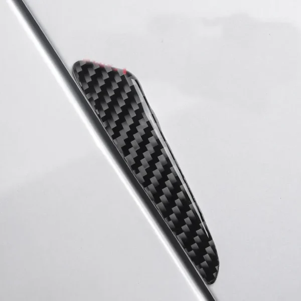 Set 8 elemente de protectie usa "Imitatie Carbon", flexibile, autoadezive, culoare Neagra