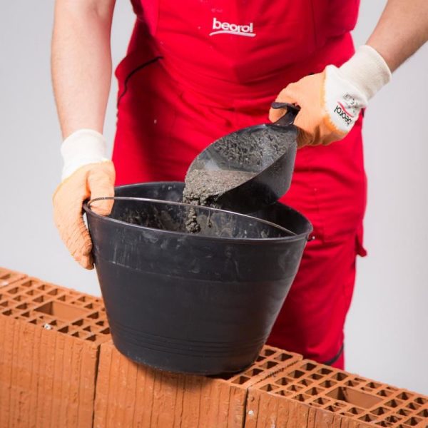 Galeata pentru constructii, maner metalic, neagra, 12 L, Beorol