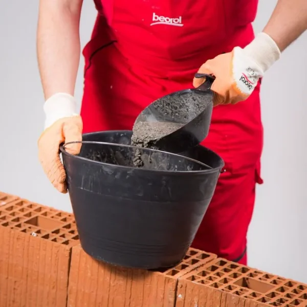 Galeata pentru constructii, maner metalic, neagra, 12 L, Beorol