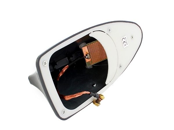 Antena auto activa AM - FM tip "SHARK TAIL" culoare ALB