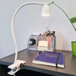 Lampa de birou cu clips, brat flexibil, 3 culori lumina, 10 niveluri, USB, alb, 45 cm, Izoxis