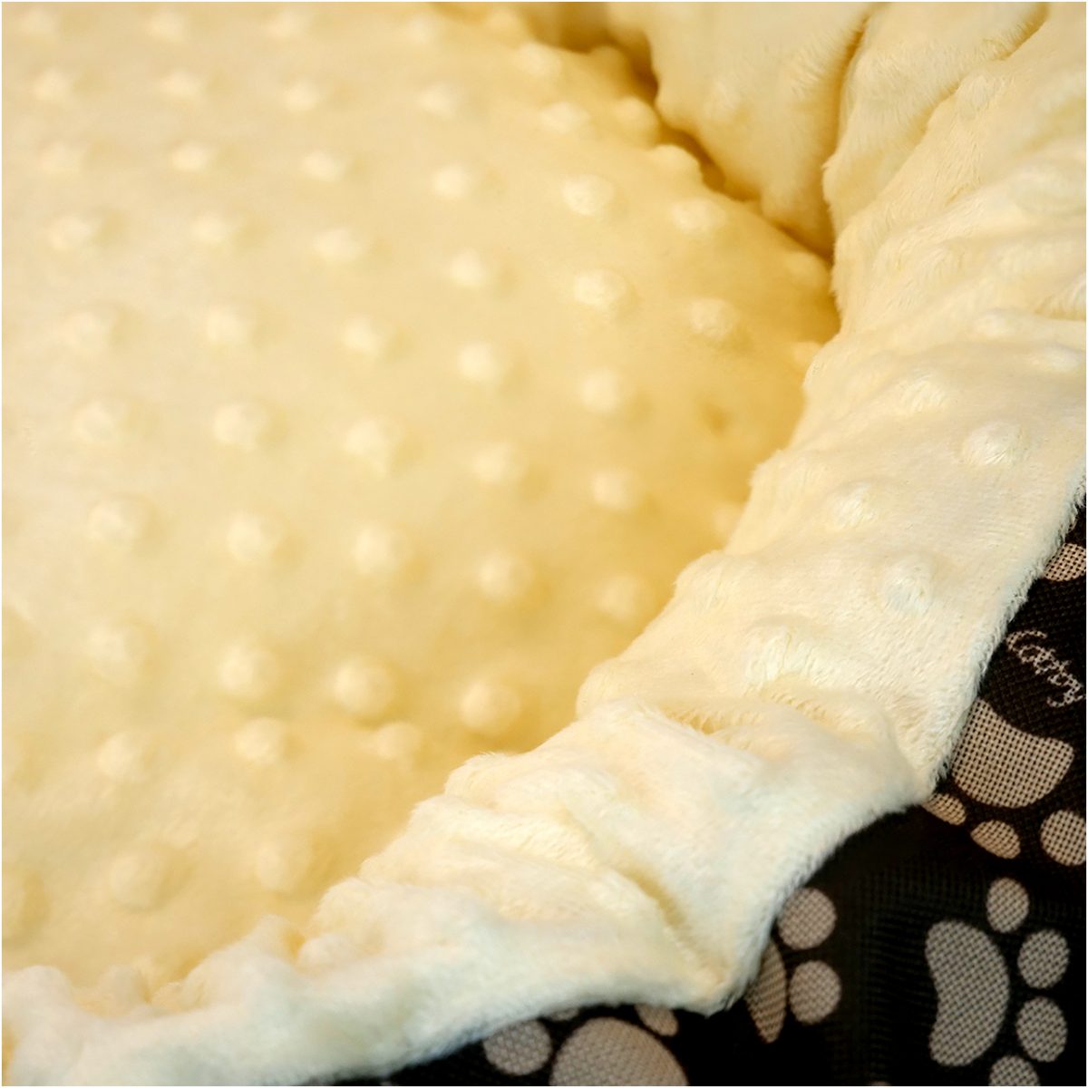 Culcus Moale Cu Perna, Pentru Caine/Pisica, Model Minky, Culoare Galben, Impermeabil, Baza Antiderapanta, 50 Cm - Imagine 3