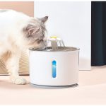 Adapator automat electric pentru caini si pisici, model Fountain, capacitate 2,4l, alimentare 5V, 1,5W